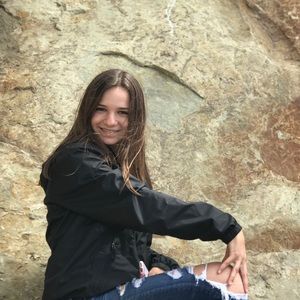 Meet your Posher, Chloe